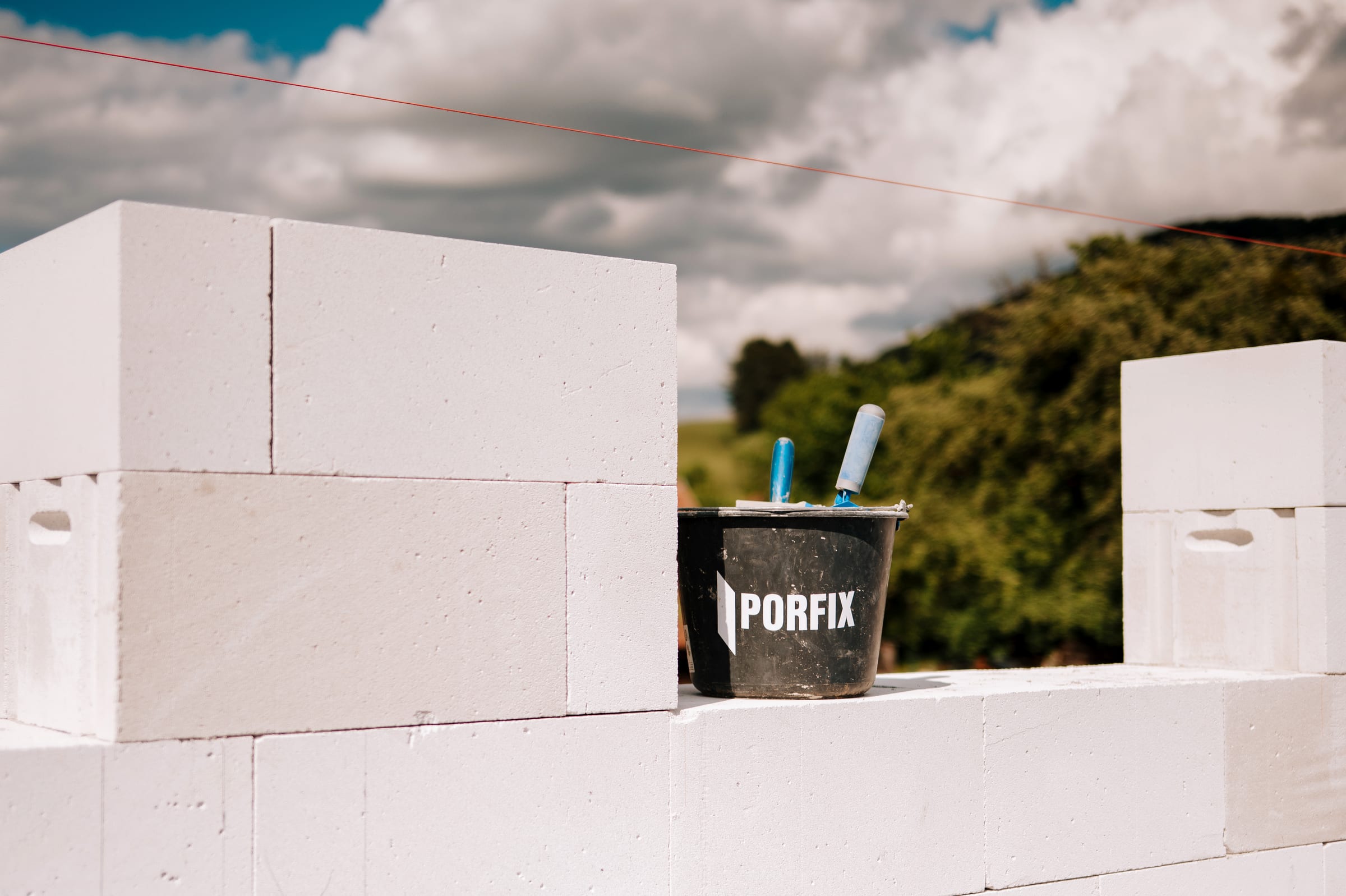 Stavba rodinného domu z materiálu PORFIX